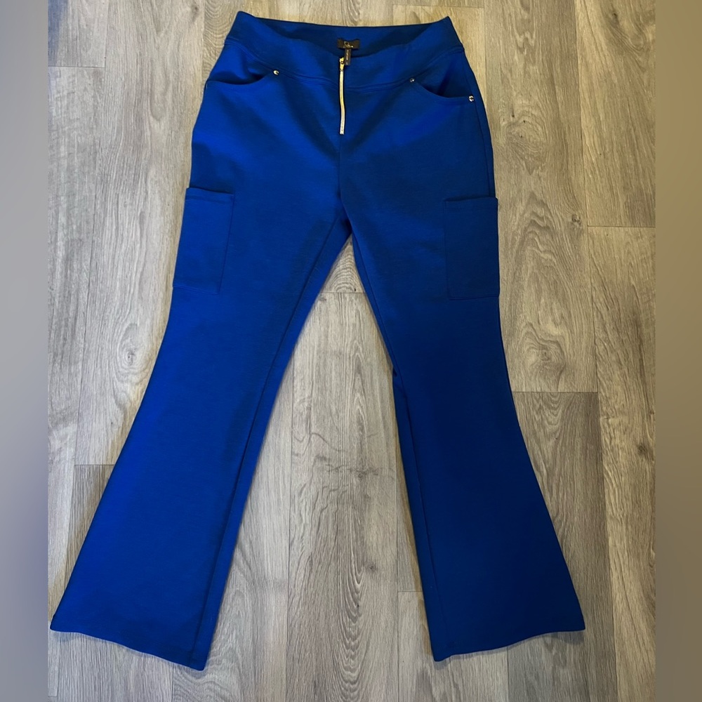 Jaanuu Ponte Collection Front Gold zipper closure scrub pants! Size Large!